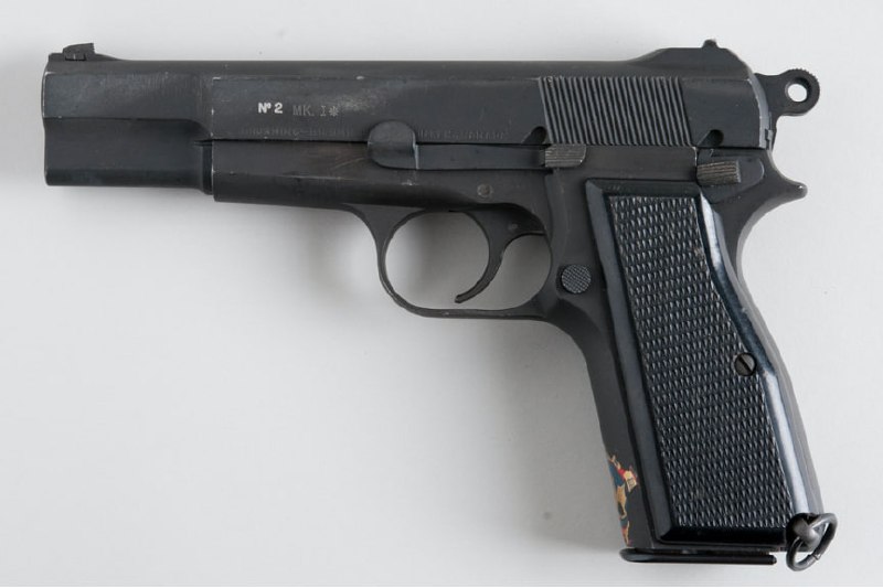A 9 mm Hi-Power pistol, made in Canada by Inglis